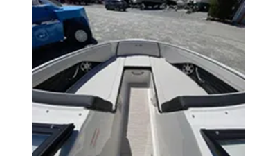 2024 Sea Ray SPX 210 OB 9 