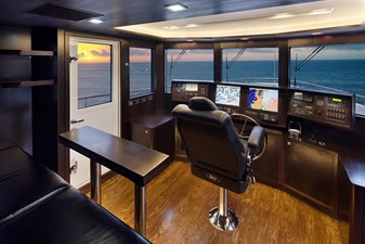 DZAM 6 B60 Dzam Pilothouse photo 3