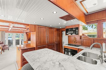 SEAS TO SEE 5 MAIN DECK GALLEY