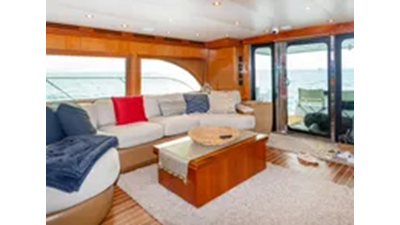 2007 Hatteras 64 Motor Yacht  17 