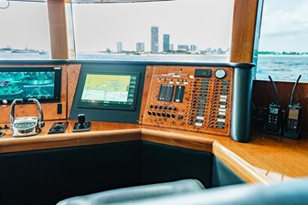 SOUTHERN BELLE 44 Helm Detail
