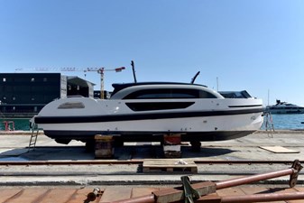 WB 7.5m CUSTOM LIMO TENDER 2 