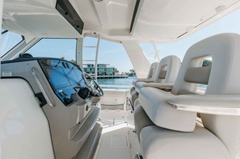 Boston Whaler 420 Outrage 35 
