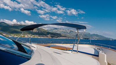 LADY MURA 11 7Yacht_ladymura_Superyacht_IYC_bow2