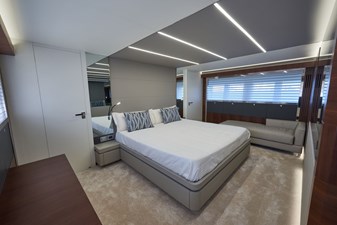 - 20 21_2020 80ft Astondoa 80 Flybridge