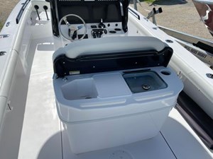 2023 Everglades 273CC 22 