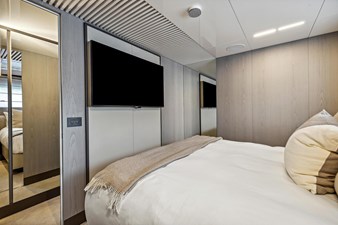 - 58 59_2021 85ft Ferretti Yachts 850