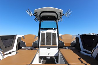 25' Scarab 255 Open ID 16 