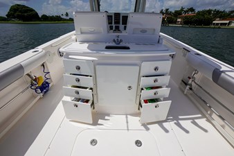 2012 Everglades 325 Center Console 38 