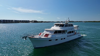 C'EST LA VIE 1 002 Port Bow Profile