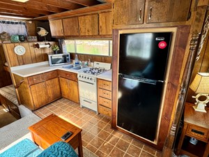 77 Sumerset 14 x 58 Aluminum Hull with Catwalks 29 