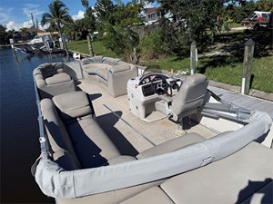 24' Berkshire 2019  STS 2.75  8 