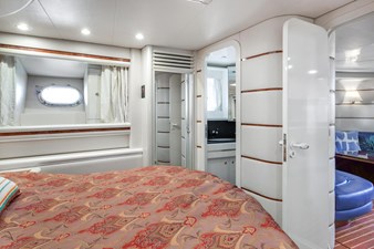 - 21 22_1998 63ft Baia Sports Cruiser