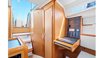 2014 Jeanneau Sun Odyssey 349 15 