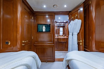 NAMASTE 26 Lower Deck Starboard Twin Stateroom