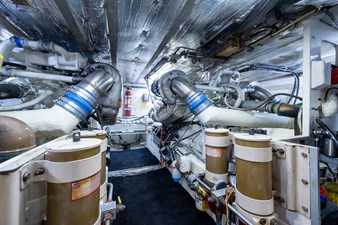 JUST DIVINE 7 61_tollycraft_just_divine_engine_room2