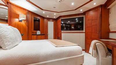 AQUARIUM 26 2009 Sunseeker 37 Metre Yacht