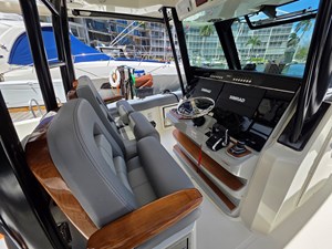 2023 Boston Whaler 360 Outrage 12 
