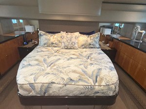 SEDONA 20 Master Stateroom Looking Aft  