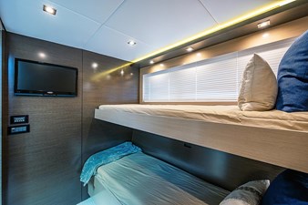 2017 Cruisers Yachts 60 Cantius 47 