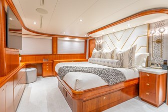 Relentless 29 2006 130 Westport MY Relentless Master Stateroom (1)