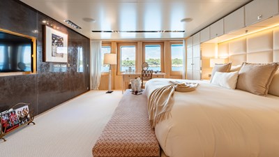 LOON 19 Loon 221' -  Main Deck Master Stateroom