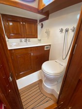 MAHALIA 19 22. Comfortable head with shower.