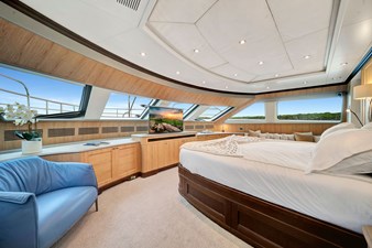 PAPAITO 33 120 Benetti master stateroom