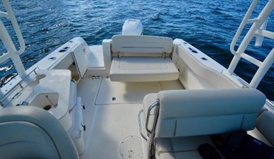 Boston Whaler 230 Vantage 11 11