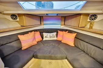 1999 Bayliner 3255 Avanti 19 