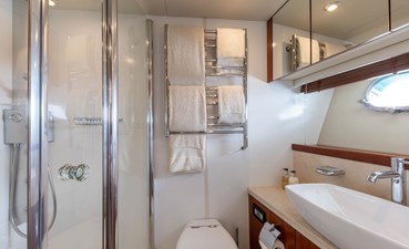 Sunseeker Yacht 90  23 Sunseeker 90