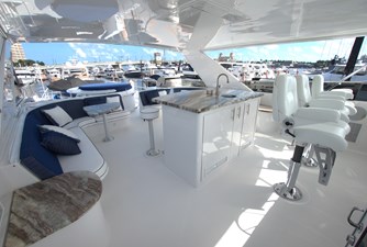 DANIELLE 41 042 Flybridge Bar and Seating Area 01