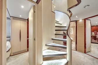 95 Raised Pilothouse 64 95' Azimut-33