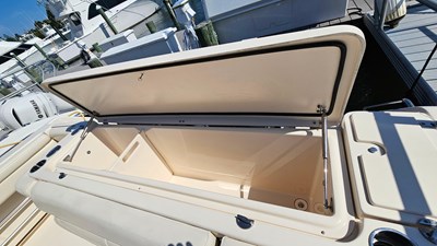 2016 Grady-White Express 330 18 