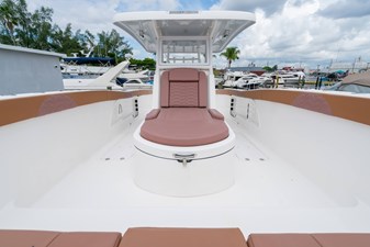 TWIN VEE 34 GFX 15 Coffin Box