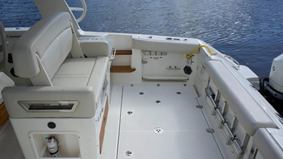 35 ft 2020 Boston Whaler 350 Realm, Yacht Kings 22 35 ft 2020 Boston Whaler 350 Realm (11)