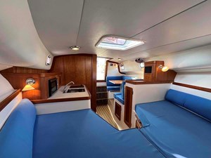 LUNA 28 LUNA, 2013 Hunt Yachts Harrier 36: Interior Looking Aft