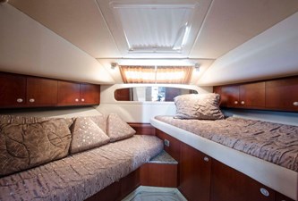 - 18 39-2004-Sea-Ray-Motor-Yacht-17