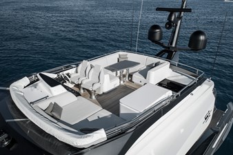 NEVER GIVE UP 28 Flybridge