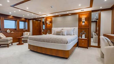 AQUARIUM 12 2009 Sunseeker 37 Metre Yacht