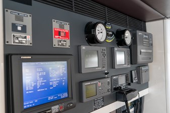 High Occupancy 126 164 OCEANFAST 1989 HELM ELECTRONICS