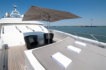 LATITUDE 11 Outside seating