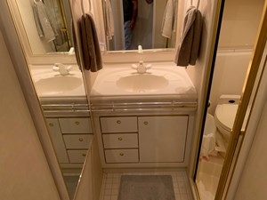 LUCHY 33 1995 SEA RAY 63 DAY HEAD