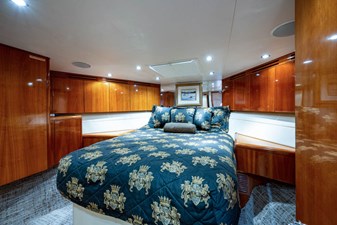 EAGLE'S NEST 32 _forward_stateroom_17