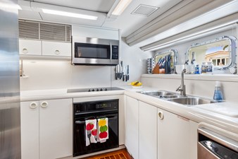 Highline 33 34_1989 102ft Oceanfast Motor Yacht HIGHLINE