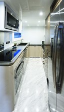 JOHNSON 93 OPEN BRIDGE 12 Galley