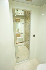 JOHNSON 93 OPEN BRIDGE 31 VIP 2 heads with shared shower