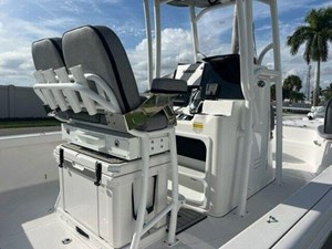 2021 Sea Pro 248 Bay 24 25