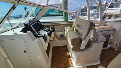 2019 Sailfish 325 DC 27 