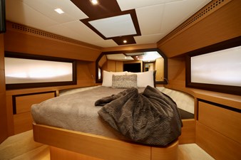 My Way 36 72 PERSHING 2009 VIP CABIN